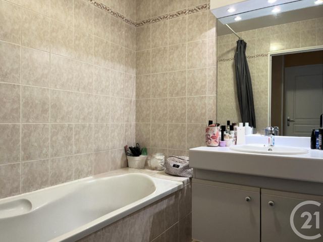 Appartement T3 à vendre - 3 pièces - 73.12 m2 - LYON - 69009 - RHONE-ALPES - Century 21 La Demi-Lune