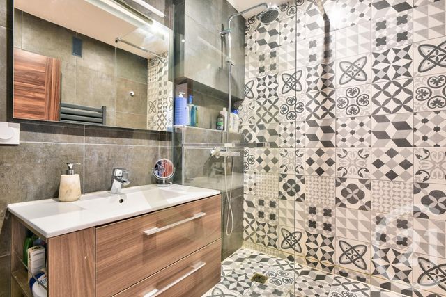 Appartement F4 à vendre - 4 pièces - 83.02 m2 - LYON - 69009 - RHONE-ALPES - Century 21 La Demi-Lune