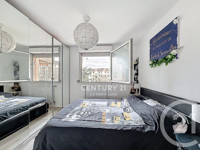 Appartement T4 à vendre - 4 pièces - 87.55 m2 - VILLEURBANNE - 69 - RHONE-ALPES - Century 21 La Demi-Lune