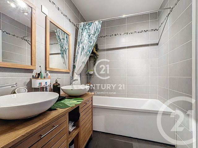 Appartement T4 à vendre - 4 pièces - 87.55 m2 - VILLEURBANNE - 69 - RHONE-ALPES - Century 21 La Demi-Lune